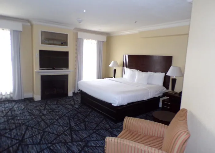 Niagara Crossing Hotel And Spa