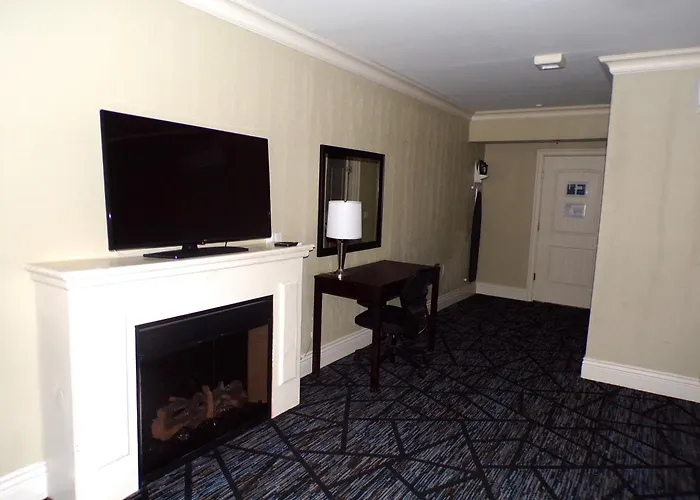 Niagara Crossing Hotel And Spa