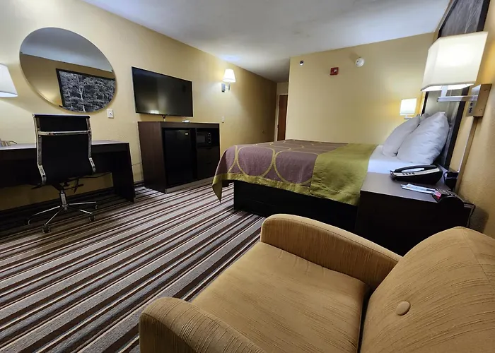 Super 8 By Wyndham Pine Bluff Hotel