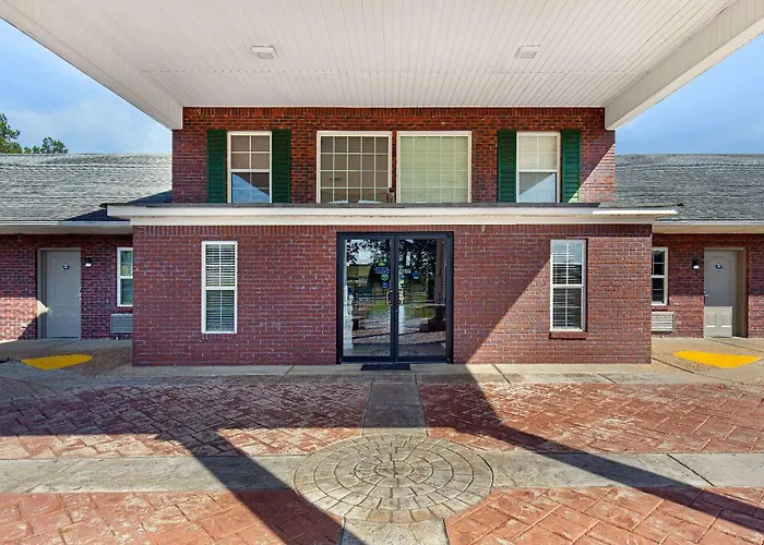 Days Inn By Wyndham Savannah