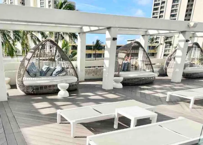Beach Condo With Balcony And Ocean Views Dl
