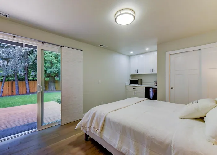Private Deluxe Suite! *Location*: Ms, Lakes, Shops