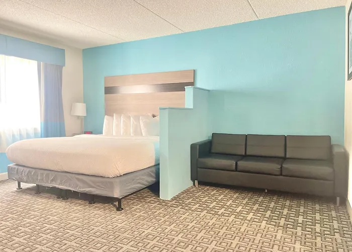 Days Inn & Suites By Wyndham Spokane
