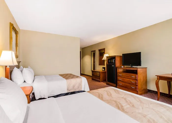Quality Inn & Suites Carthage Near Precious Moments Chapel