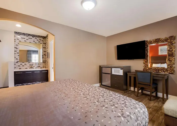 Rodeway Inn And Suites Near Coachella Indio