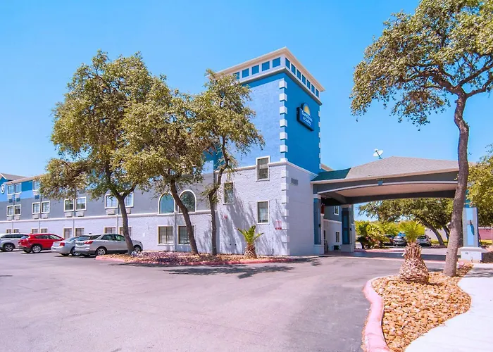 Days Inn & Suites By Wyndham San Antonio North/Stone Oak