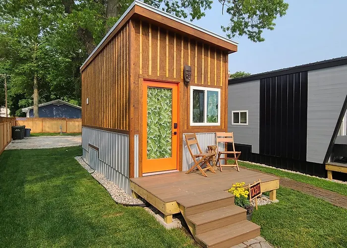 Tiny Digs Lakeshore - Tiny House Lodging Muskegon