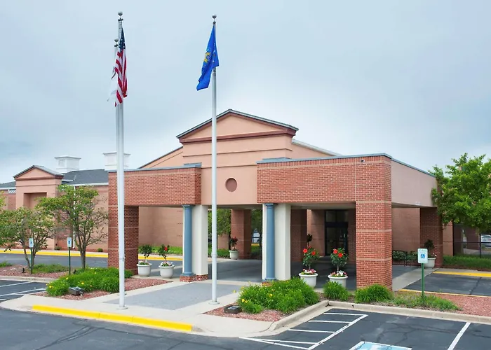 Doubletree By Hilton Milwaukee/Brookfield Hotel