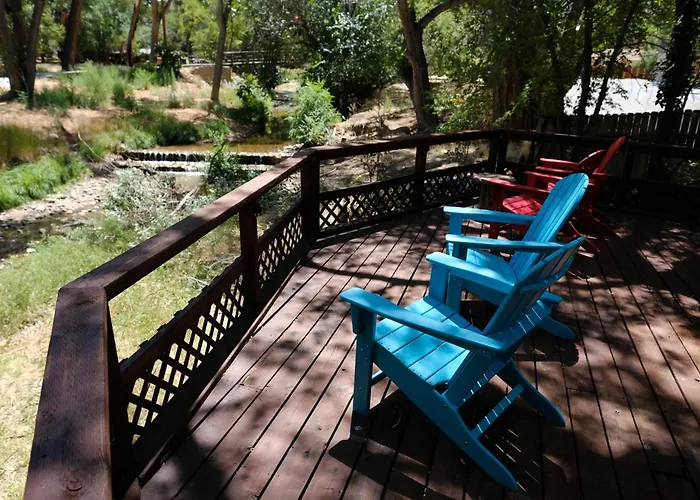 Creekside Cowa-Bungalow!
