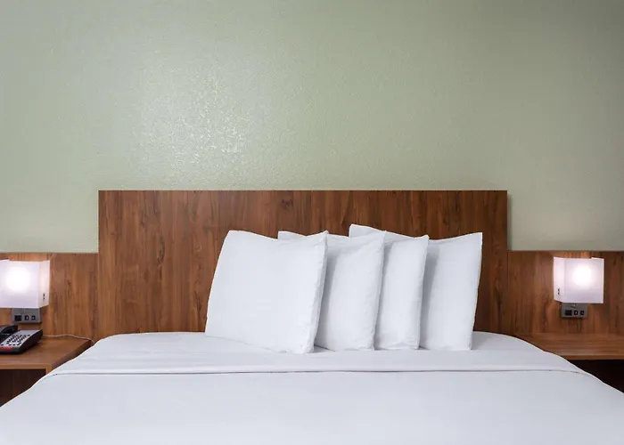 Ramada By Wyndham Altamonte Springs Near I-4 Hotel