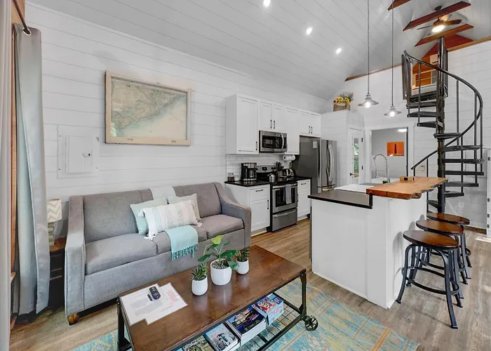 Cozy Island Cottage Charleston