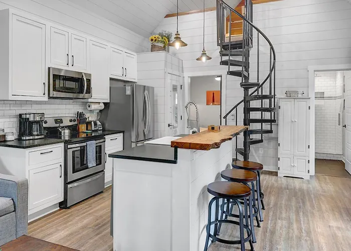 Cozy Island Cottage Charleston