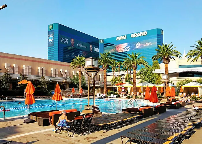 Strip & Sphere View - Separate Living Room - 2 Full Bath - Full Kitchen - Balcony - 900 Sqft - Mgm Signature Las Vegas