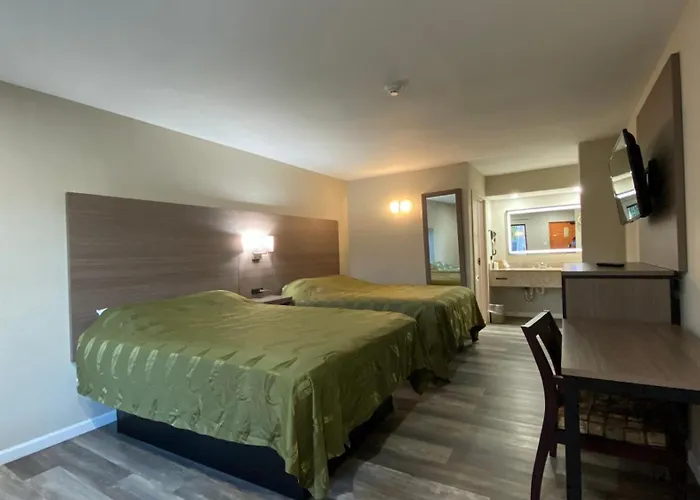Brentwood Inn & Suites Suffolk