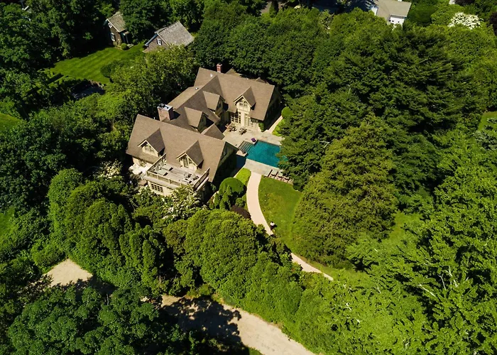 The Baker House 1650 Bed & Breakfast East Hampton