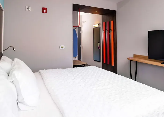 Tru By Hilton Staunton Hotel