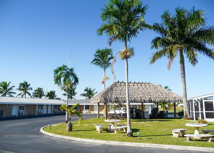 Everglades City Motel - Everglades Adventures Inn