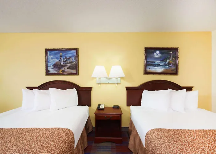 Travelodge By Wyndham Montgomery East