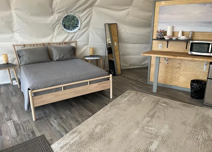 Canyon Rim Domes - A Luxury Glamping Experience!!