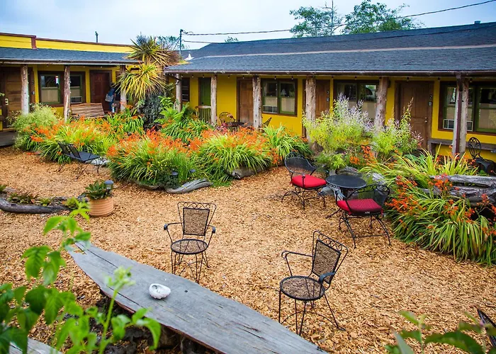 The Front Porch Hidden Oasis Hotel Arcata