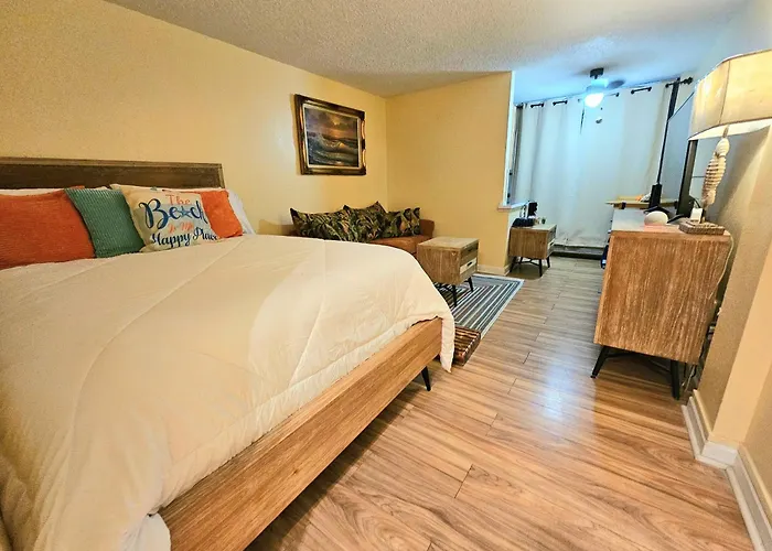 Oceanfront Escape With 2 Pools! Aparthotel Daytona Beach