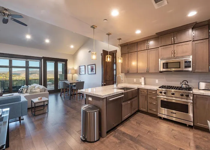 Blackstone Luxury 2Br, Walk To Skiing At Cabriolet, Mountain View, Shared Pool And Hot Tub, Gym Park City