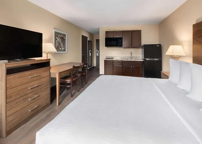 Wingate By Wyndham Troy Hotel