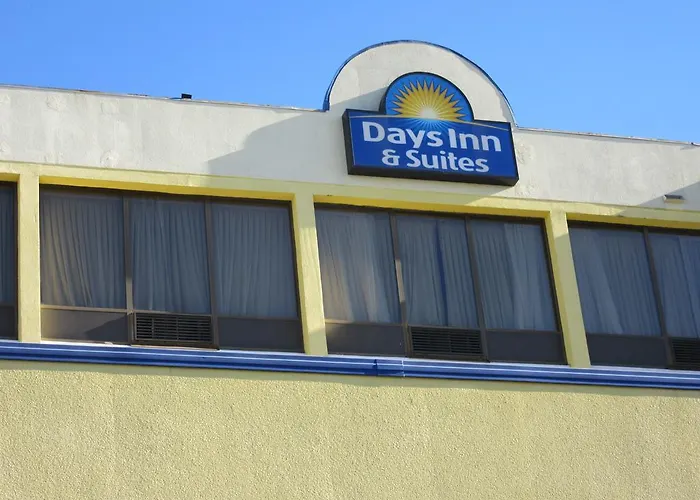 Days Inn & Suites By Wyndham Se Columbia Ft Jackson