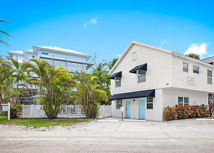 Parrot Beach Cottages Suite #2 Siesta Key