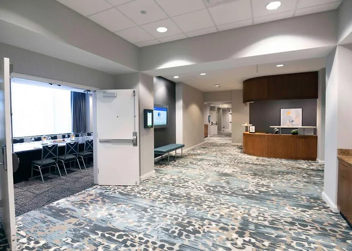 Doubletree By Hilton Hotel And Conference Center Chicago North Shore Skokie
