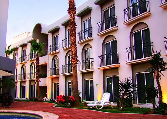 Seven Crown Express & Suites By Kavia Cabo San Lucas