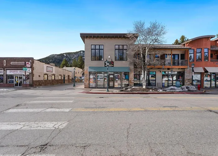 Spacious Dtwn Estes Park Loft Condo: 4 Mi To Rmnp