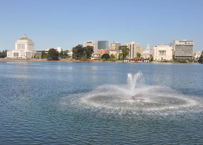 Econo Lodge Oakland Lake Merritt Area