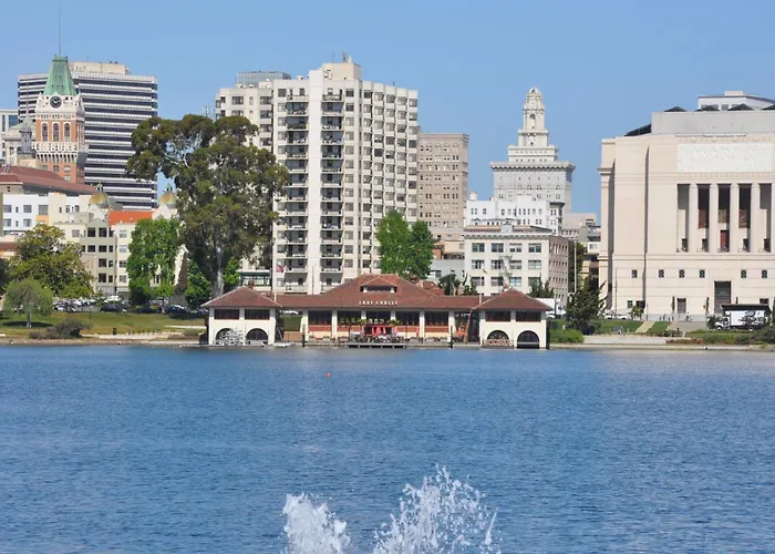 Econo Lodge Oakland Lake Merritt Area