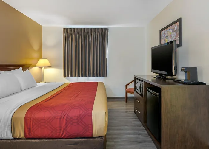 Econo Lodge Inn & Suites Des Moines Fairgrounds Area
