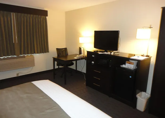 Baymont By Wyndham Owatonna Hotel