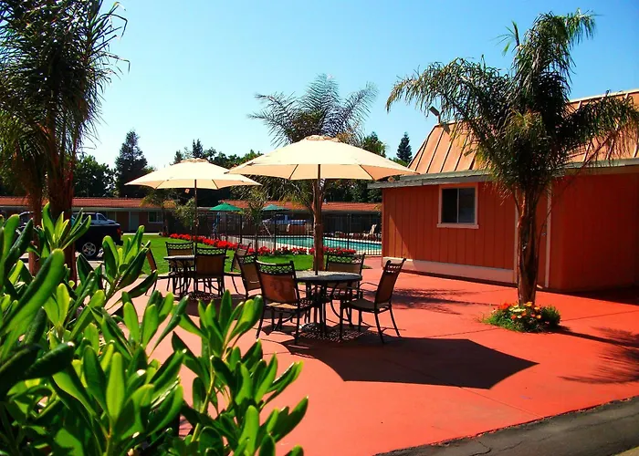 Tri-Valley Inn & Suites