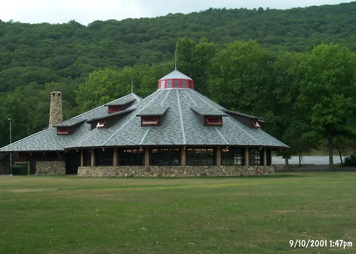 Overlook Lodge And Stone Cottages At Bear Mountain Highland Falls
