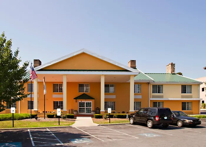 Baymont By Wyndham Harrisburg Hotel