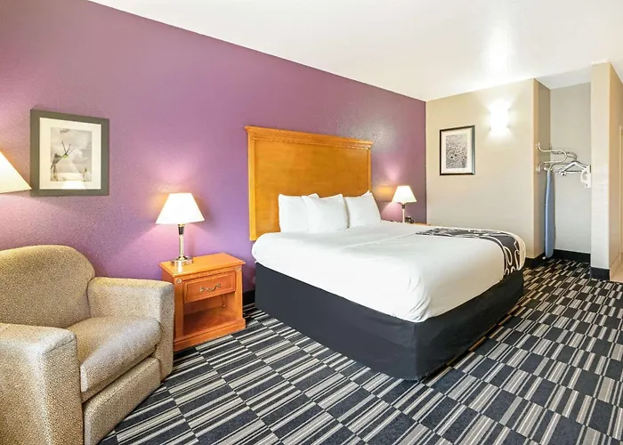 La Quinta By Wyndham Ada Hotel