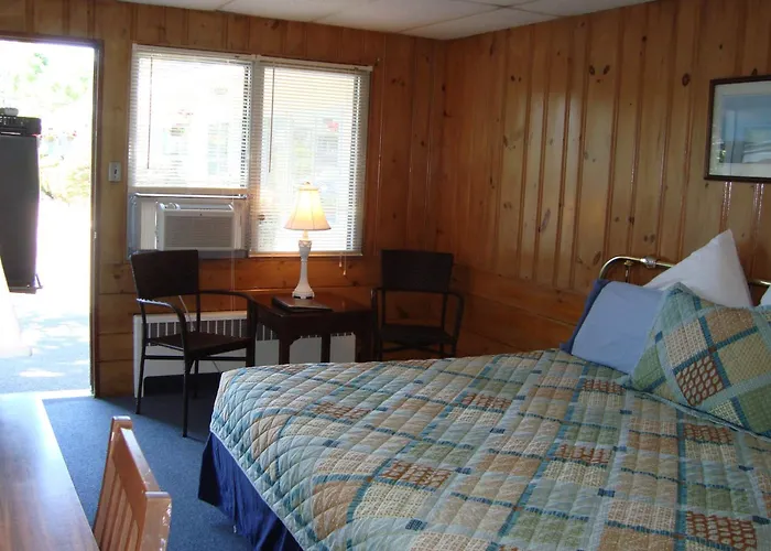 Town & Beach Motel