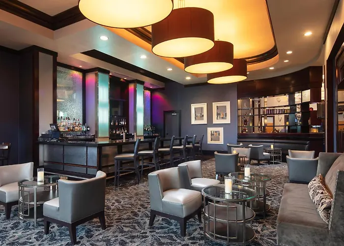 Ultimate Las Vegas Getaway One Bedroom Suite With Balcony, Kitchen, Gym, Pool & Free Parking
