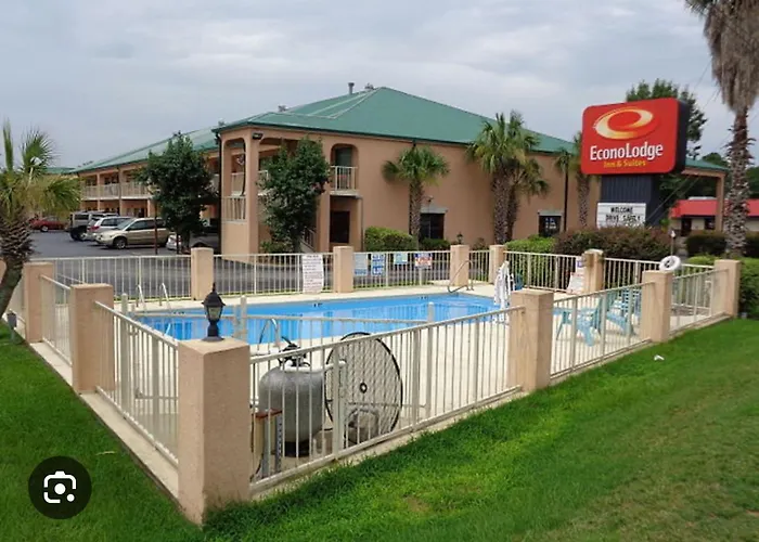 Econolodge Inn And Suites