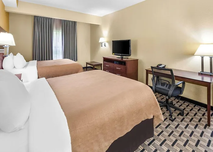 Clarion Inn & Suites Indianapolis Northwest
