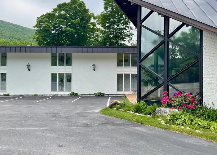 Toll Road Inn