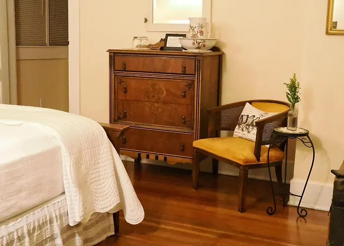 Lady Geneva Bed & Breakfast Medford