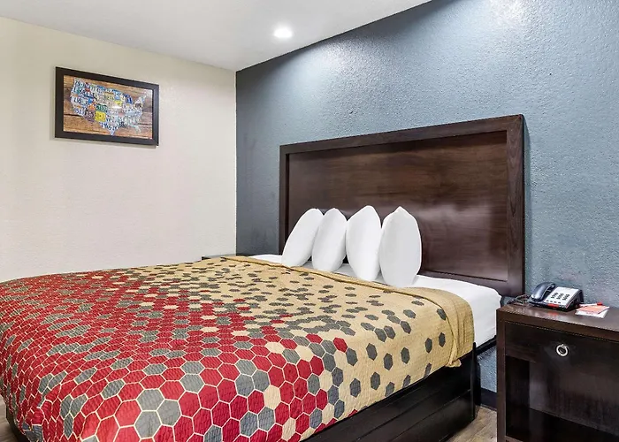 Econo Lodge Akron Copley Northwest