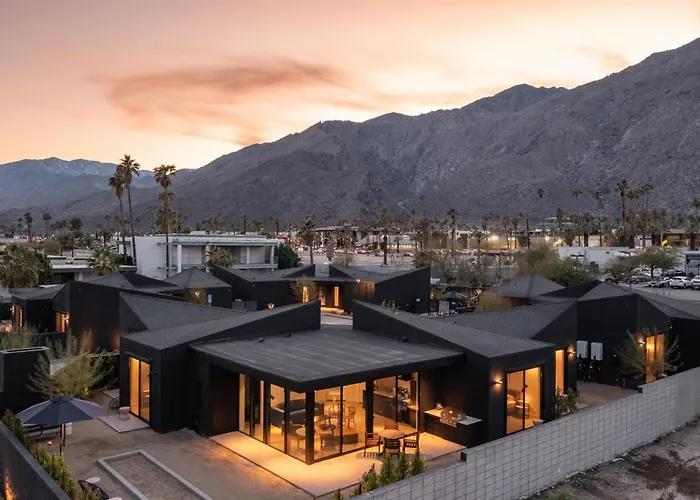 Blackhaus By Avantstay Palm Springs