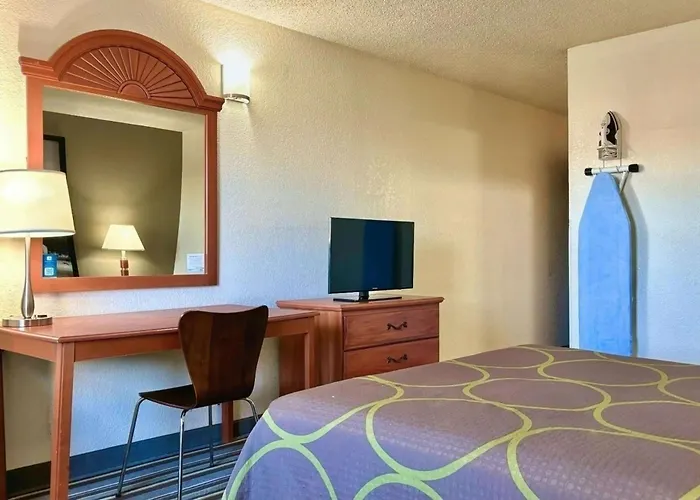 Super 8 By Wyndham Colorado Springs/Afa Area Hotel