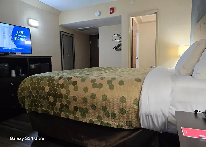 Econo Lodge Inn & Suites Mason City - Clear Lake
